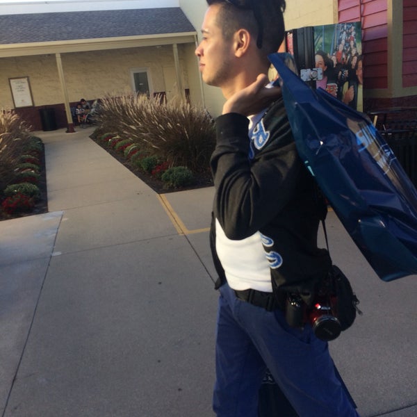 skechers north ave and cicero