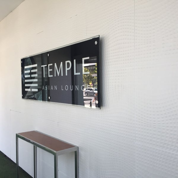 3/6/2017 tarihinde Chris G.ziyaretçi tarafından Temple Asian Lounge'de çekilen fotoğraf