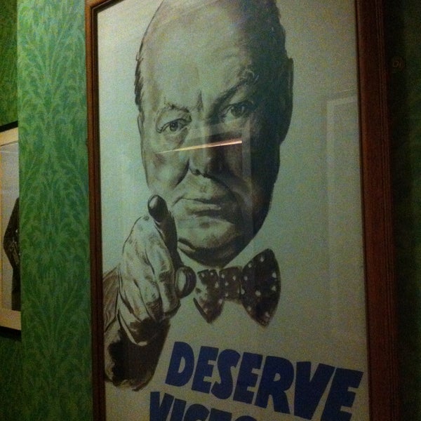 Foto diambil di Churchill&#39;s Pub oleh Iriska pada 4/12/2013
