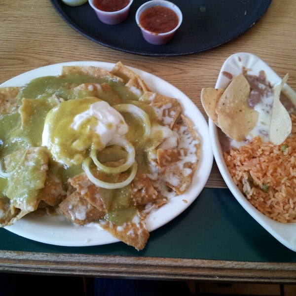 Foto diambil di La Fogata Mexican Restaurant &amp; Catering oleh Pedro pada 10/25/2013