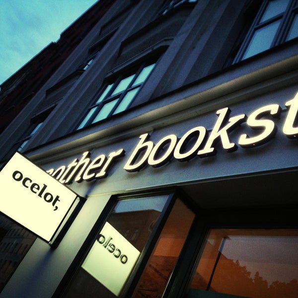 Foto tirada no(a) ocelot, not just another bookstore por Nadines em 8/15/2013