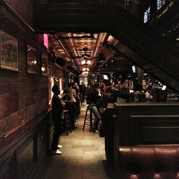 Foto diambil di Deacon Brodie&#39;s Tavern oleh Paul V. pada 1/19/2013