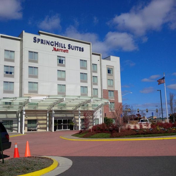11/3/2014 tarihinde Shadi K.ziyaretçi tarafından SpringHill Suites by Marriott Fairfax Fair Oaks'de çekilen fotoğraf