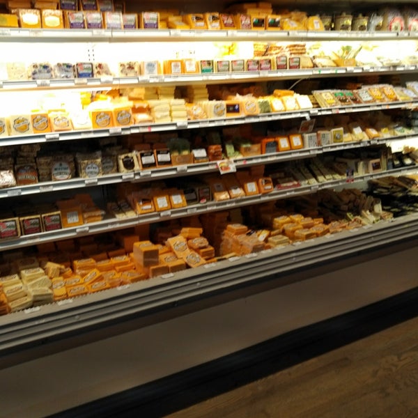 11/18/2018에 Chuck님이 Wisconsin Cheese Mart에서 찍은 사진