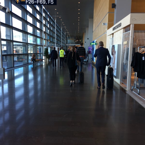 Снимок сделан в Международный аэропорт Стокгольм-Арланда (ARN) пользователем Hugo A. 9/13/2018