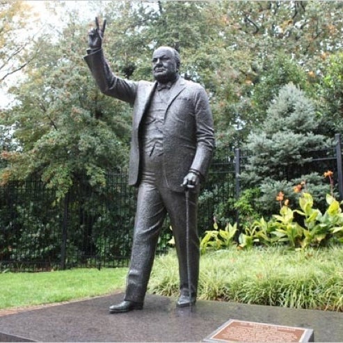 Foto tomada en Sir Winston Churchill Statue  por Steven M. el 11/16/2012