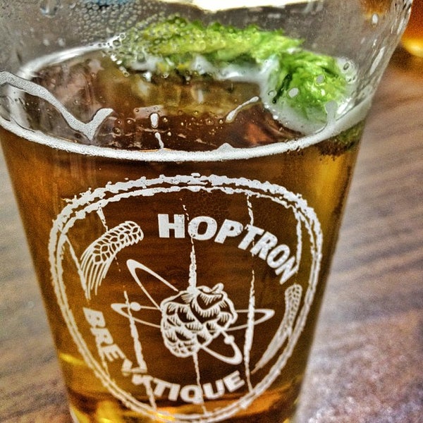 Photo taken at Hoptron Brewtique by Great South Bay on 8/30/2013