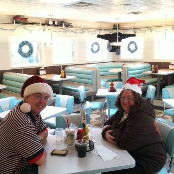 Foto scattata a Bearden&#39;s Restaurant da Melissa H. il 12/23/2012