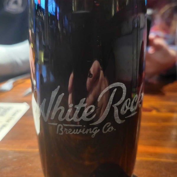 Photo taken at White Rock Alehouse &amp; Brewery by Yo on 12/24/2022