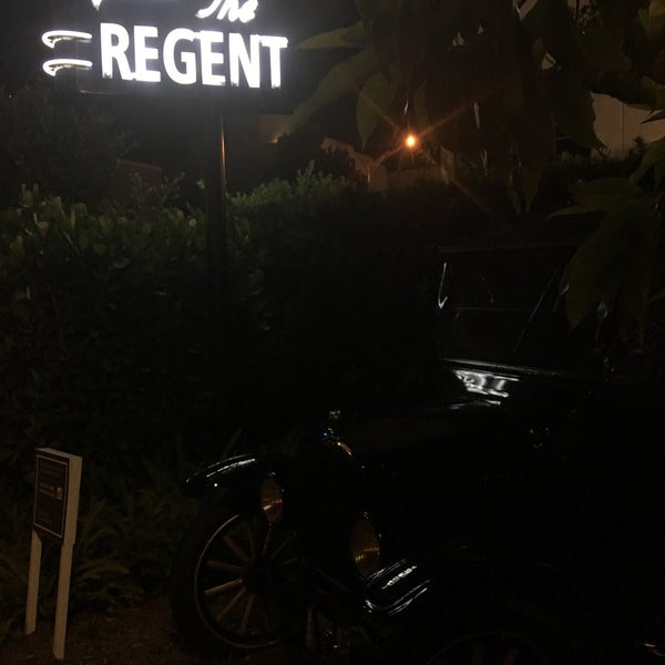 6/15/2016에 Ely M.님이 The Regent Cocktail Club에서 찍은 사진