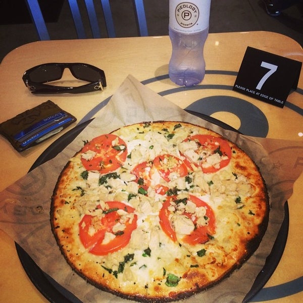 7/10/2014 tarihinde Jason Y.ziyaretçi tarafından Pieology Pizzeria'de çekilen fotoğraf