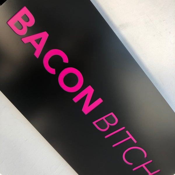 รูปภาพถ่ายที่ BaconBitch โดย Jason Y. เมื่อ 11/25/2019