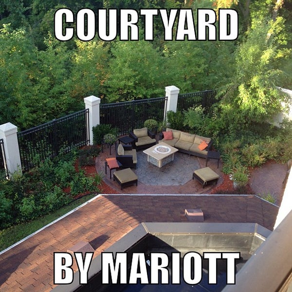 Снимок сделан в Courtyard by Marriott Traverse City пользователем Jordan S. 9/21/2013