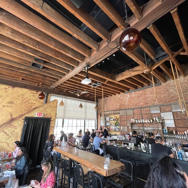 Foto diambil di Jackson&#39;s Eatery | Bar oleh Larry pada 6/5/2022