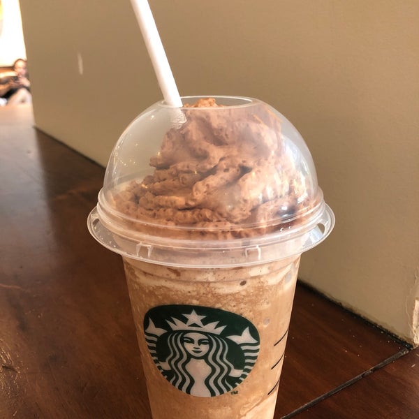 Foto tirada no(a) Starbucks por Leonardo J. em 8/7/2021