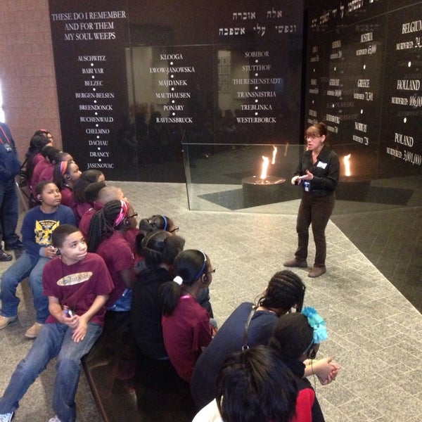4/4/2014에 Jessica J.님이 Holocaust Memorial Center에서 찍은 사진
