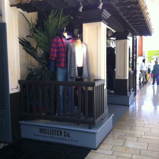 Hollister Co. - Clothing Store in Miami