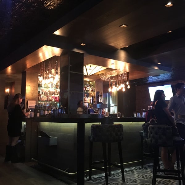 Photo prise au Tender Restaurant and Lounge par Riki T. le9/7/2018