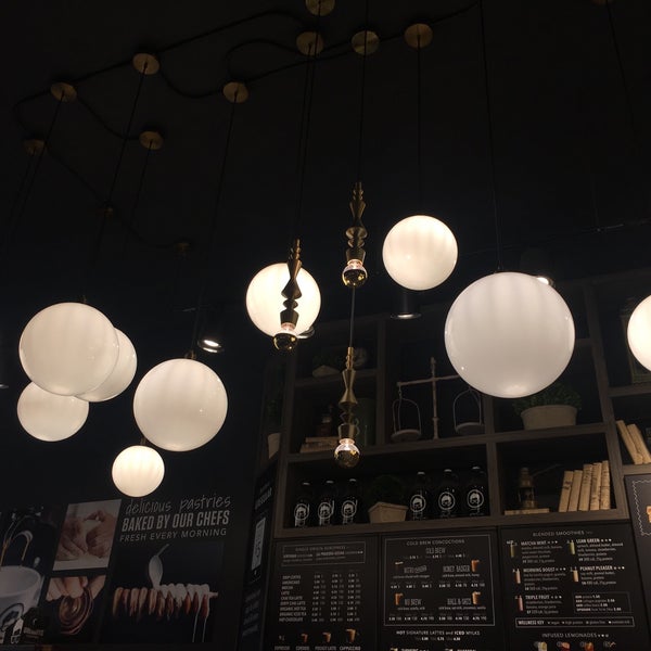 9/10/2018 tarihinde Riki T.ziyaretçi tarafından Gregorys Coffee'de çekilen fotoğraf