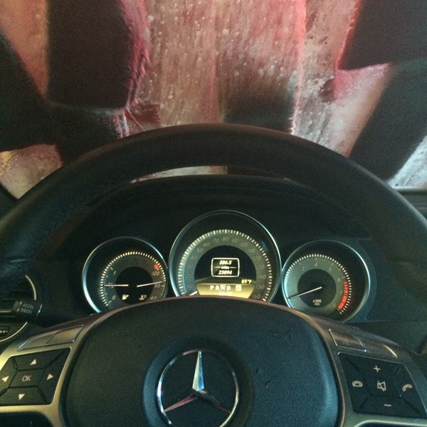 6/17/2014에 Giselle N.님이 Express Car Wash에서 찍은 사진