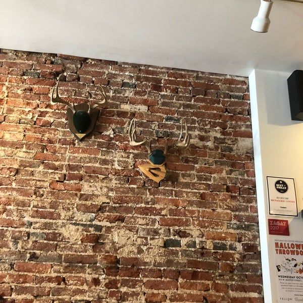 10/30/2018 tarihinde Kelly V.ziyaretçi tarafından Menagerie Coffee'de çekilen fotoğraf
