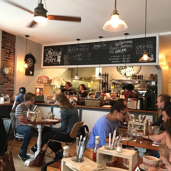 5/29/2017 tarihinde Mike N.ziyaretçi tarafından Little Spoon Cafe'de çekilen fotoğraf