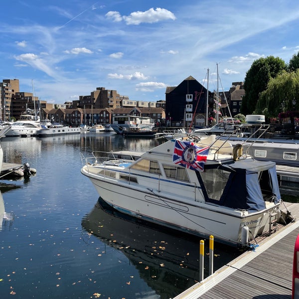 7/16/2022 tarihinde C. J.ziyaretçi tarafından St Katharine Docks'de çekilen fotoğraf
