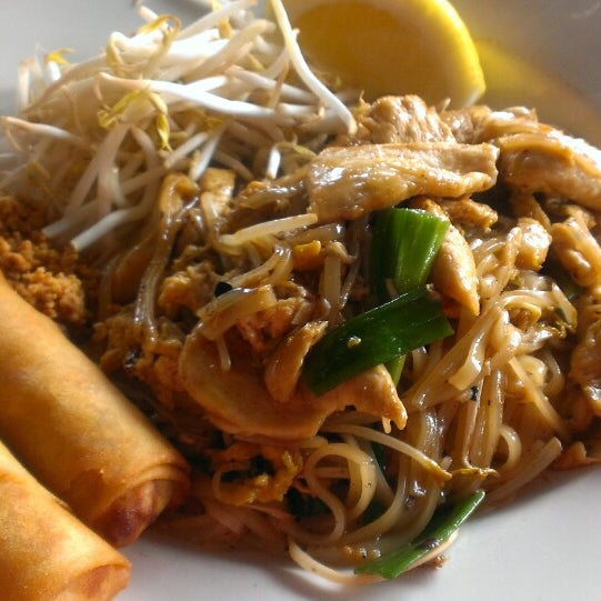 Foto diambil di Chaba Thai Restaurant oleh Nadia P. pada 5/22/2013