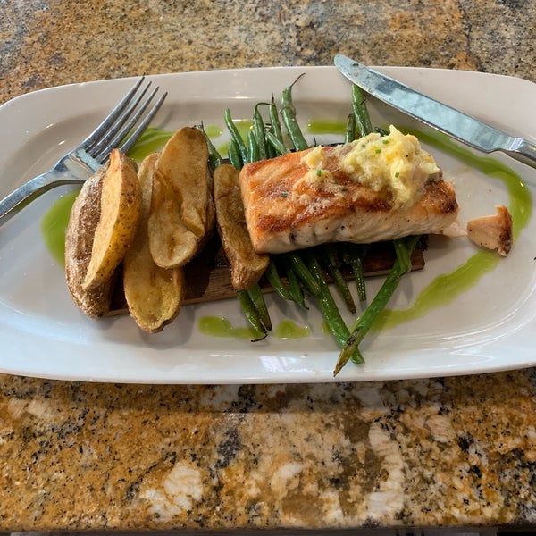 Photo prise au Plank Seafood Provisions par Micah M. le7/26/2019