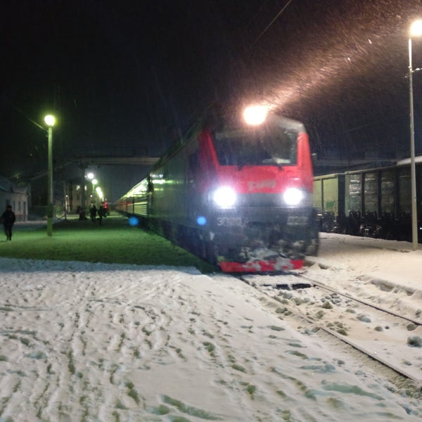 Чс 7 318. 742а белгород москва. Чс7 с грузовым поездом. Поезд 72. Поезд 742.