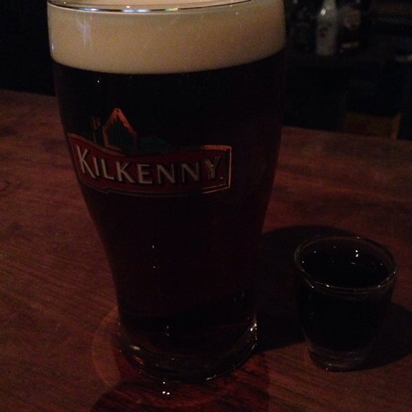 3/29/2014にKirill M.がTir Na Nog Irish Barで撮った写真