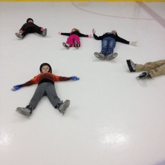 Foto diambil di Clearwater Ice Arena oleh Kirsten G. pada 11/3/2012