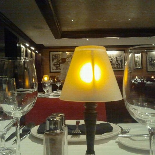 Photo prise au Shula&#39;s Steak House par The Official Khalis le9/17/2011