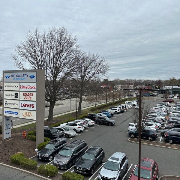 Nordstrom Rack to take Staples' space in Bay Shore - Newsday