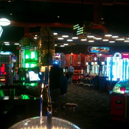 Photo taken at Dave &amp; Buster&#39;s by Seline P. on 10/17/2012