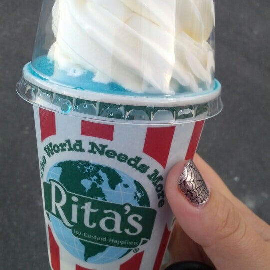 10/29/2012 tarihinde Rachael J.ziyaretçi tarafından Rita&#39;s Italian Ice &amp; Frozen Custard'de çekilen fotoğraf