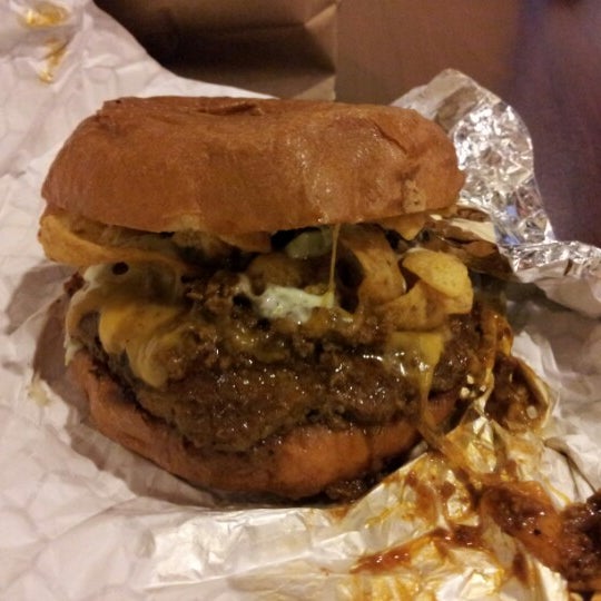 Снимок сделан в Blue Moon Burgers Fremont пользователем dan s. 1/24/2013
