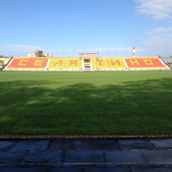 Селятино спортивная 1. Стадион Селятино. Стадион Строитель Селятино. Стадион Строитель Селятино фото. Стадион Строитель Мытищи.