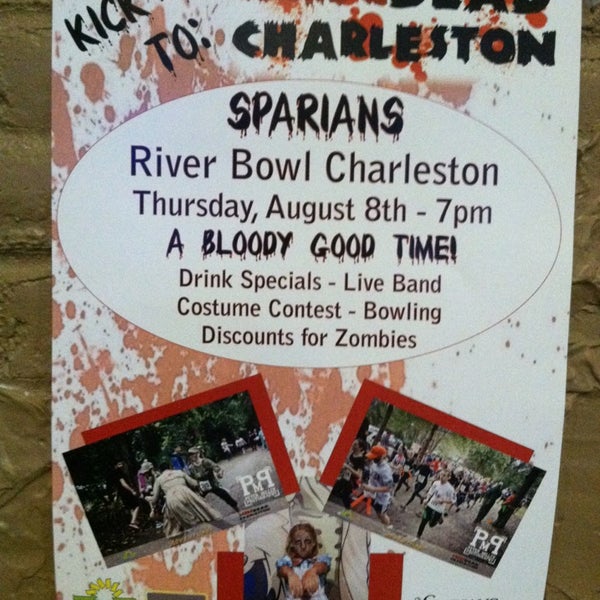 Foto tirada no(a) Sparians @ River Bowl Charleston por Ashley C. em 8/8/2013