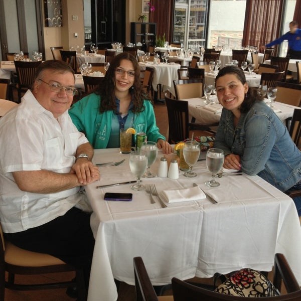 Foto diambil di Brasileiro Steakhouse Miami oleh Victoria A. pada 8/27/2013