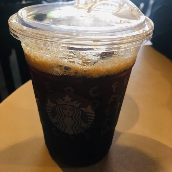 Photo prise au Starbucks par Ryan C. le11/21/2019