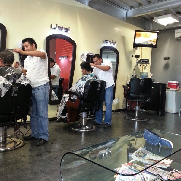 5/18/2014에 juan M.님이 Barber Shop Mx에서 찍은 사진