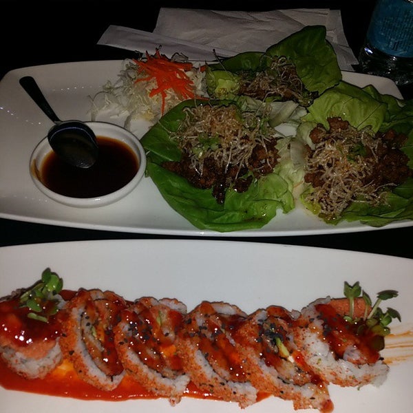 Das Foto wurde bei Zenshin Asian Restaurant von Fernando F. am 9/29/2014 aufgenommen