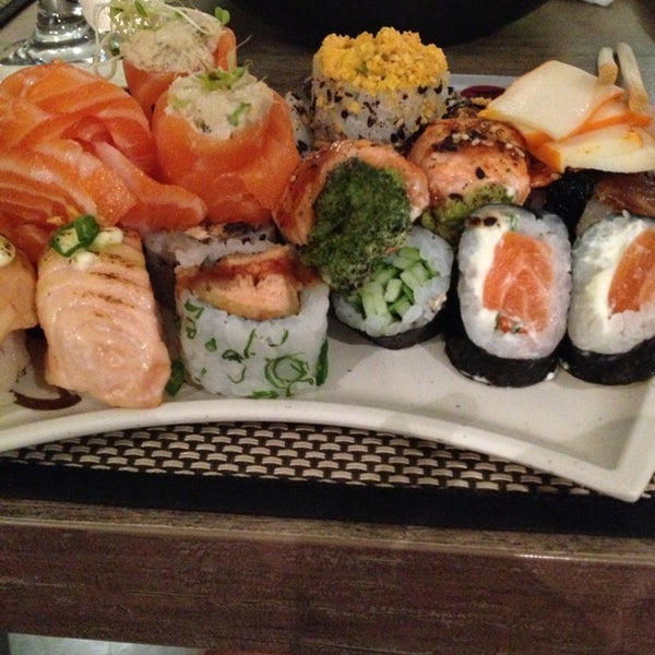 Foto tirada no(a) Mokai Sushi Lounge Bar por Juliana S. em 3/1/2013