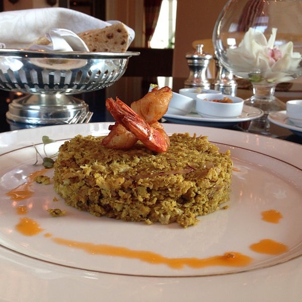 Das Foto wurde bei Mezlai Emirati Restaurant von Muhannad A. am 6/17/2013 aufgenommen