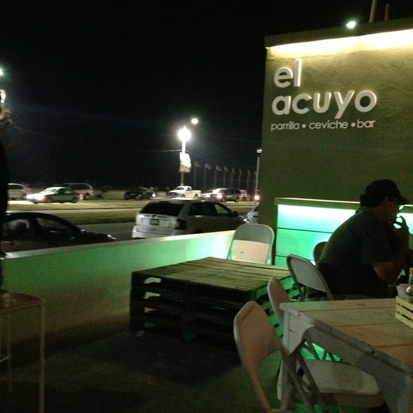 รูปภาพถ่ายที่ El Acuyo โดย Cuauhtemoc M. เมื่อ 4/1/2013