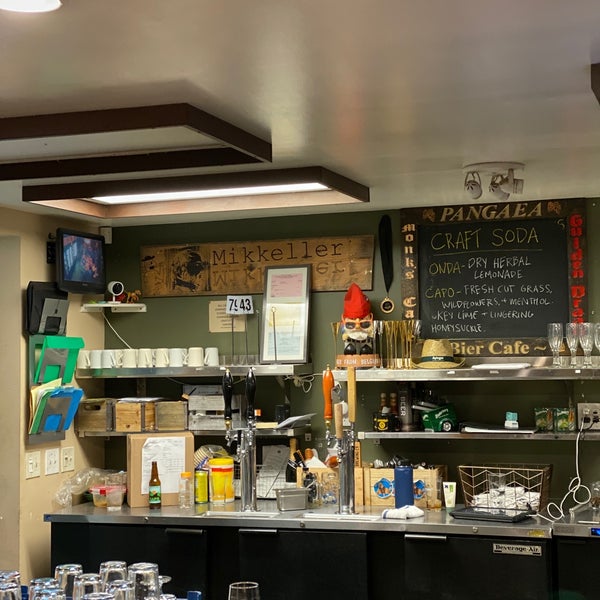 รูปภาพถ่ายที่ Pangaea Bier Cafe โดย Garrett K. เมื่อ 11/2/2019