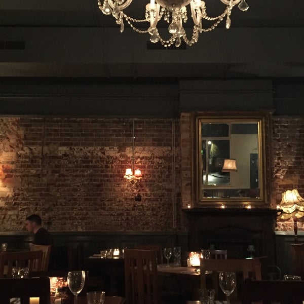 Foto tirada no(a) The Oxford Tavern por Justine S. em 10/24/2015