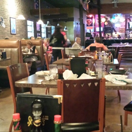 7/20/2013 tarihinde Jim F.ziyaretçi tarafından Shucks Tavern &amp; Oyster Bar - Durango Rd'de çekilen fotoğraf