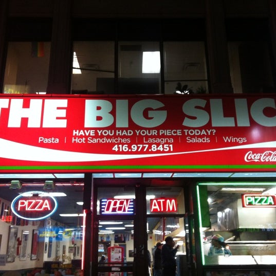 Снимок сделан в Big Slice Pizza пользователем Anthony G. 10/26/2012